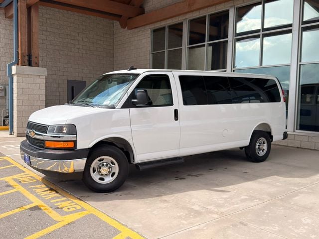 2025 Chevrolet Express 3500 LT Extended's photo