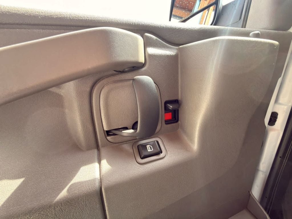 2025 Chevrolet Express Passenger LT - Photo 13
