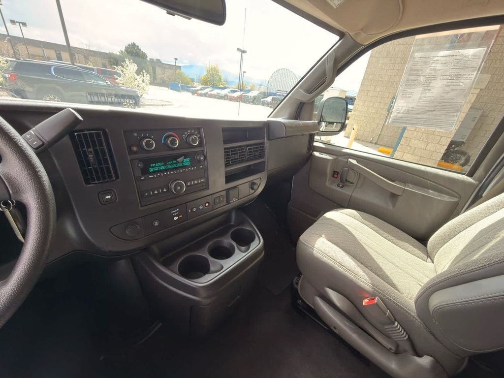 2025 Chevrolet Express Passenger LT - Photo 21