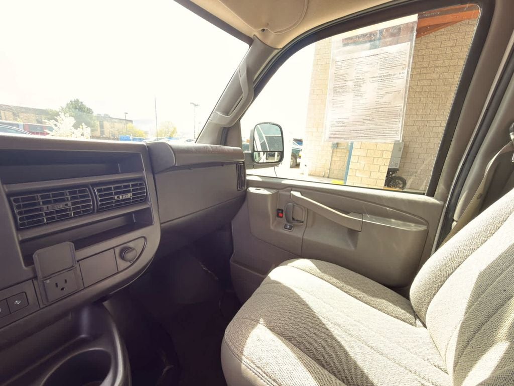 2025 Chevrolet Express Passenger LT - Photo 25
