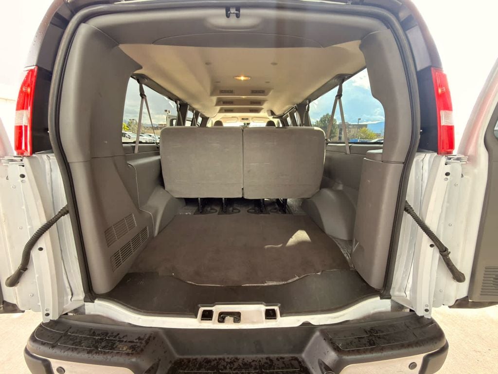 2025 Chevrolet Express Passenger LT - Photo 34