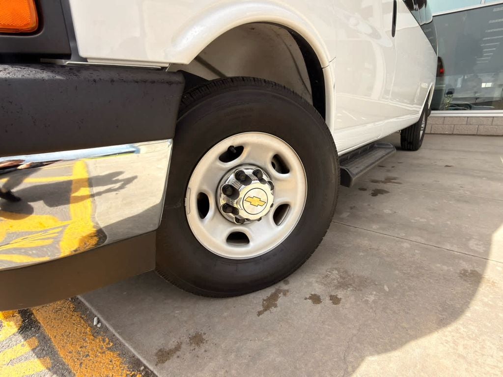 2025 Chevrolet Express Passenger LT - Photo 6