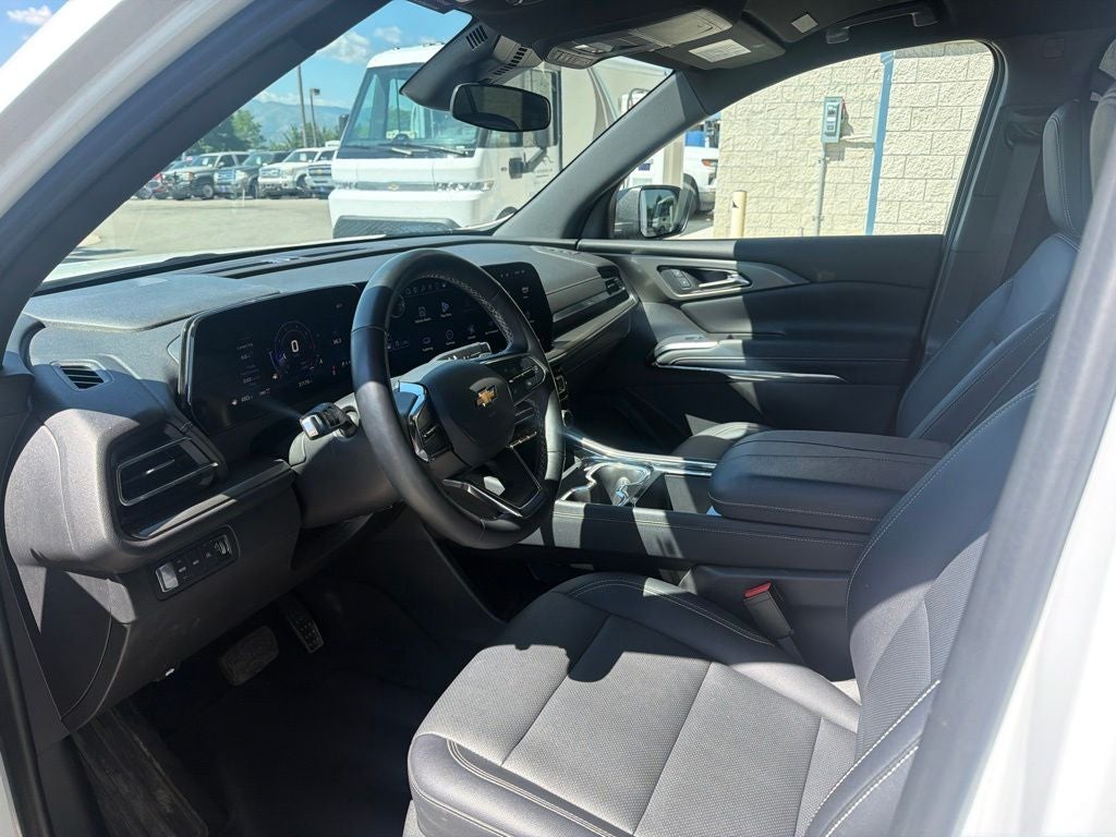 2025 Chevrolet Traverse AWD LT