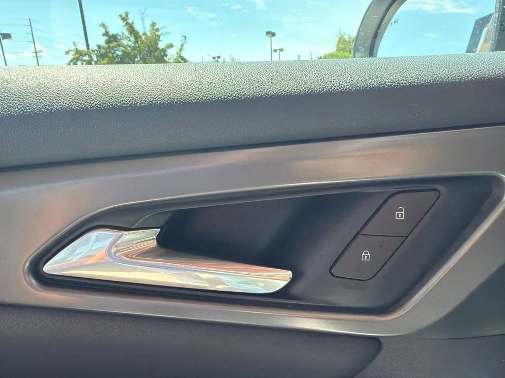 2025 Chevrolet Traverse AWD LT