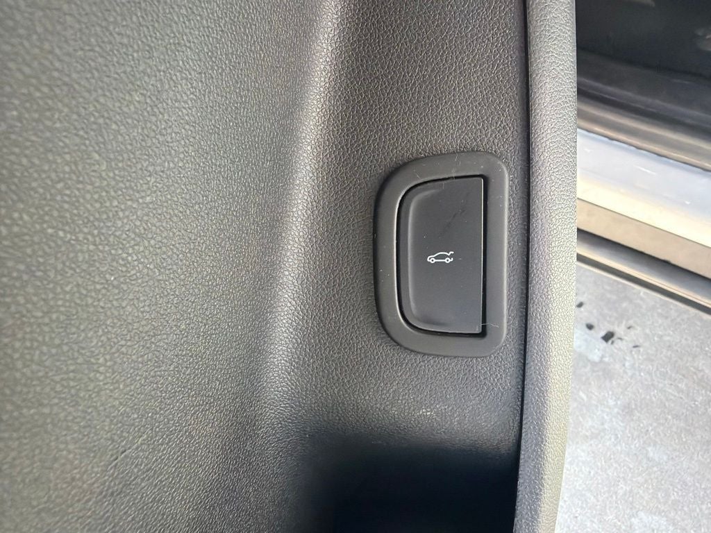 2025 Chevrolet Traverse AWD LT