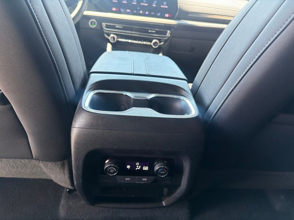 2025 Chevrolet Traverse AWD LT