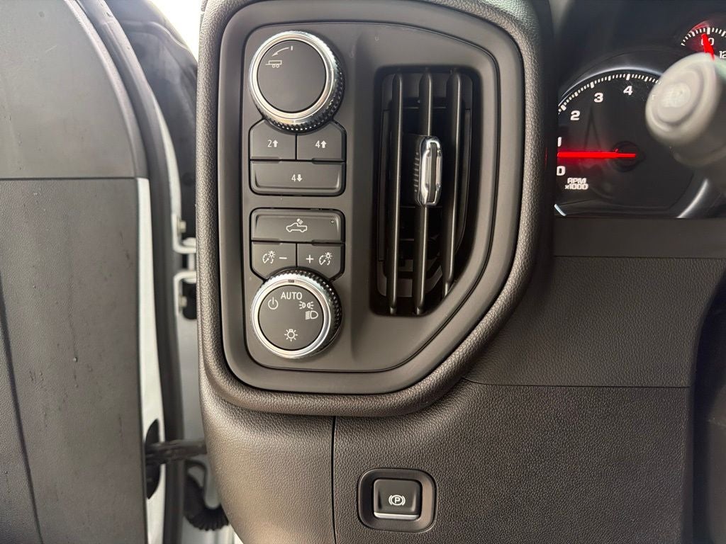 2025 GMC Sierra 2500HD Pro