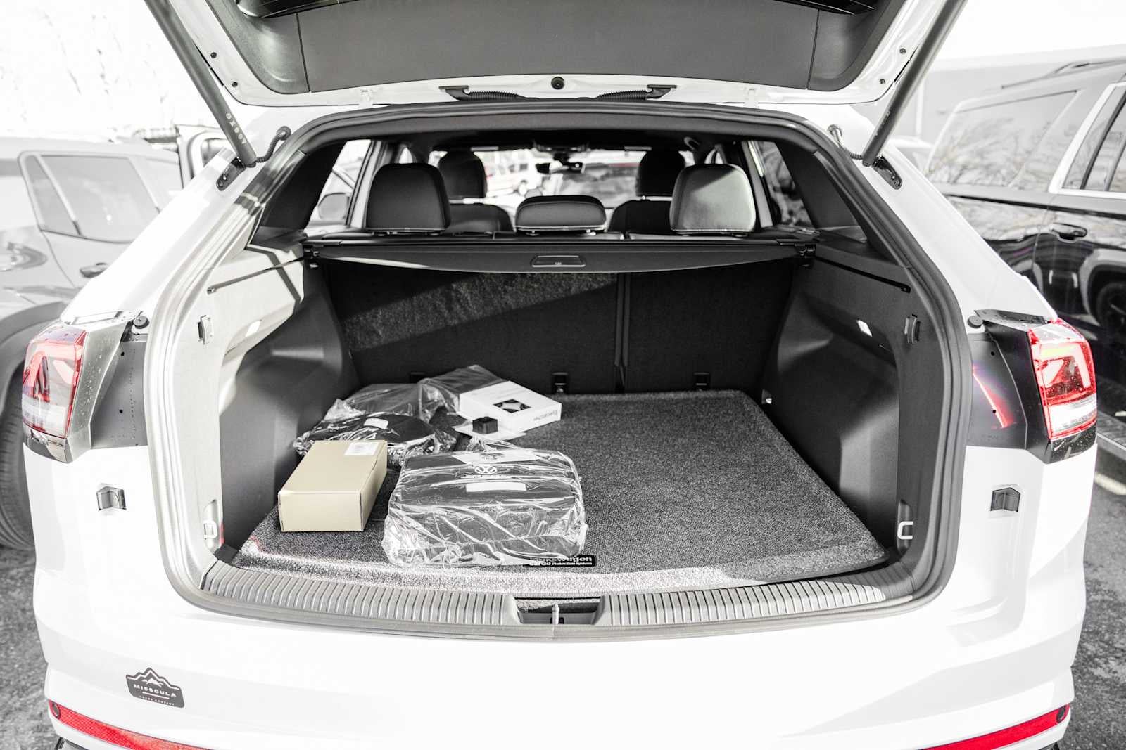 2026 Volkswagen Atlas Cross Sport 2.0T SEL R-Line Black 4MOTION