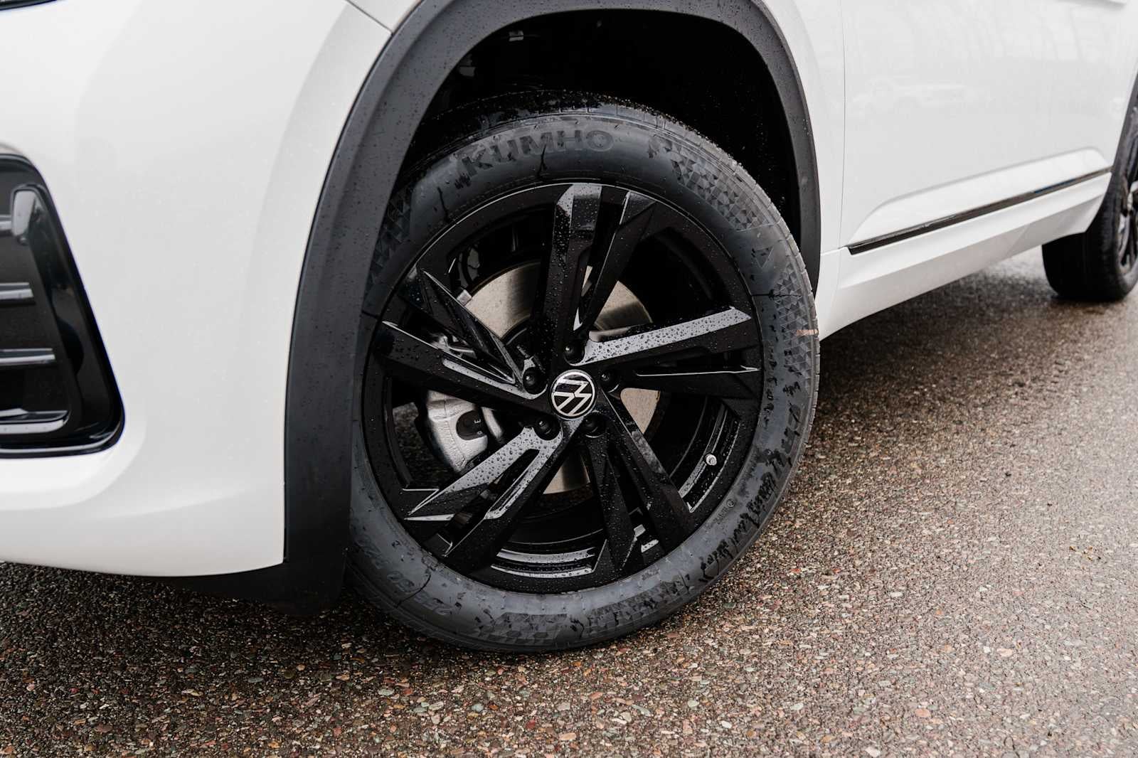 2026 Volkswagen Atlas Cross Sport 2.0T SEL R-Line Black 4MOTION