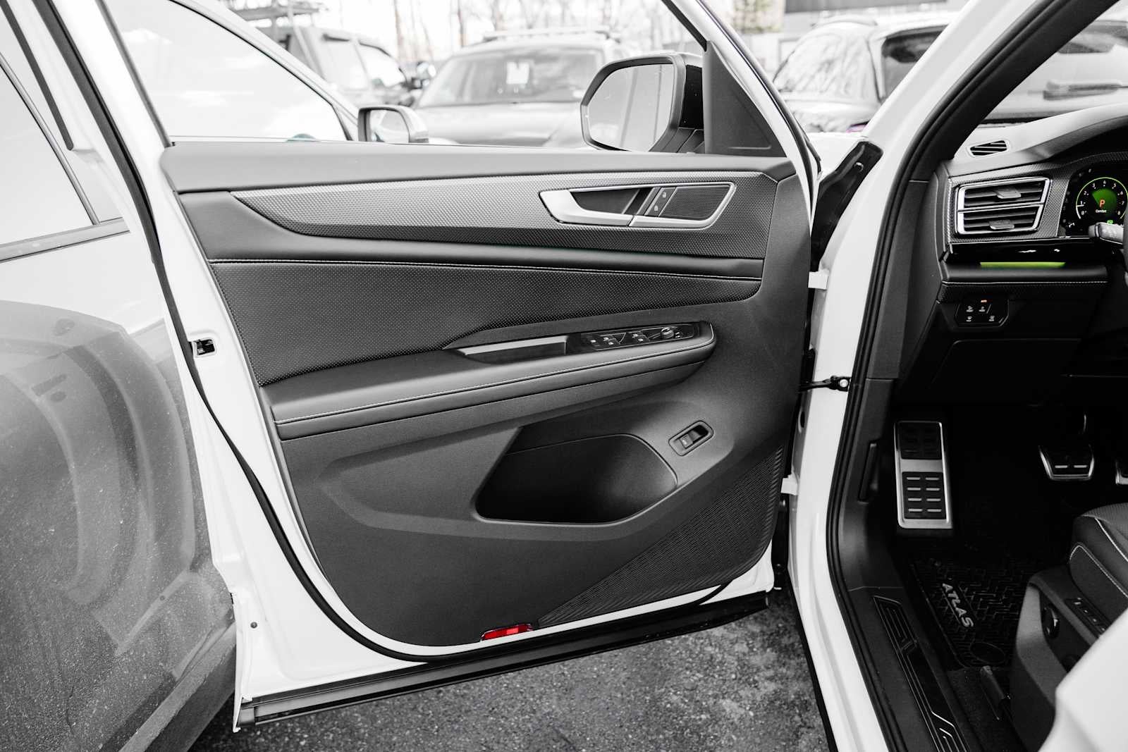 2026 Volkswagen Atlas Cross Sport 2.0T SEL R-Line Black 4MOTION