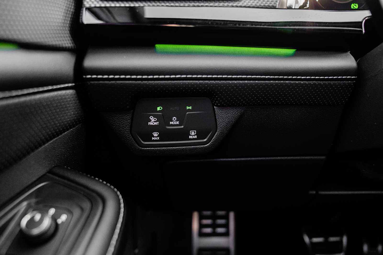 2026 Volkswagen Atlas Cross Sport 2.0T SEL R-Line Black 4MOTION