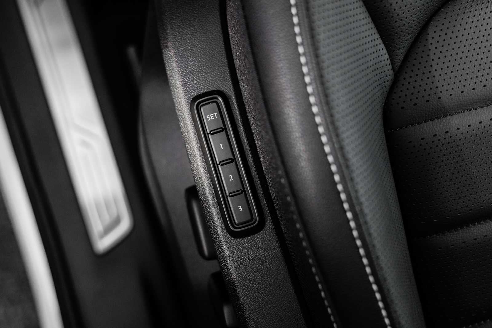 2026 Volkswagen Atlas Cross Sport 2.0T SEL R-Line Black 4MOTION