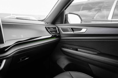 2026 Volkswagen Atlas Cross Sport 2.0T SEL R-Line Black 4MOTION