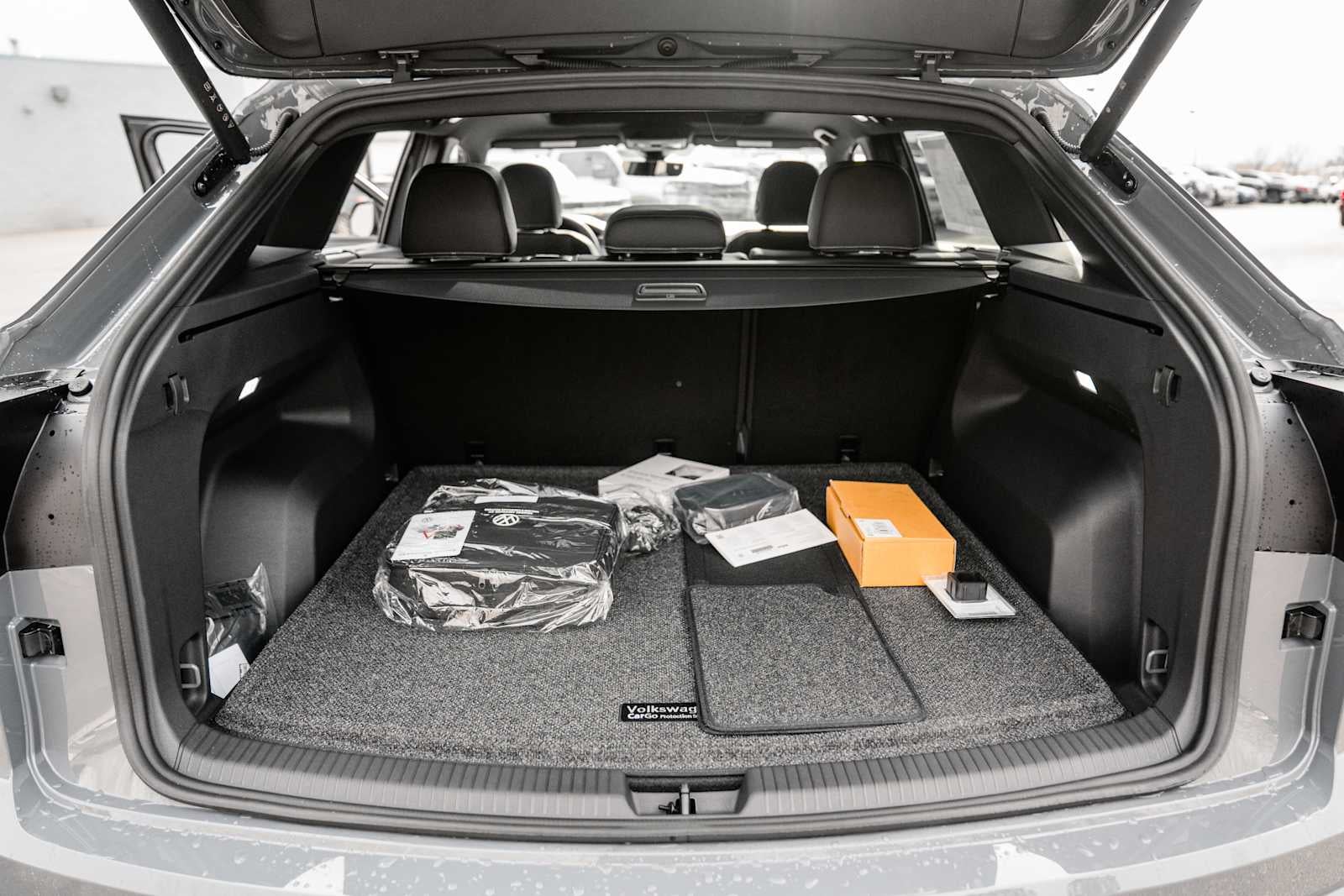 2026 Volkswagen Atlas Cross Sport 2.0T SEL R-Line Black 4MOTION