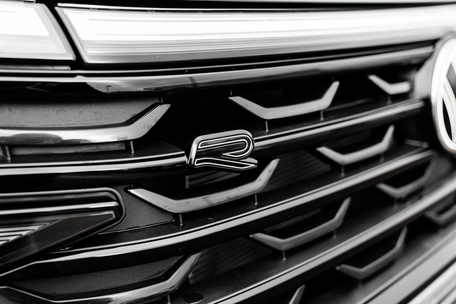 2026 Volkswagen Atlas Cross Sport 2.0T SEL R-Line Black 4MOTION