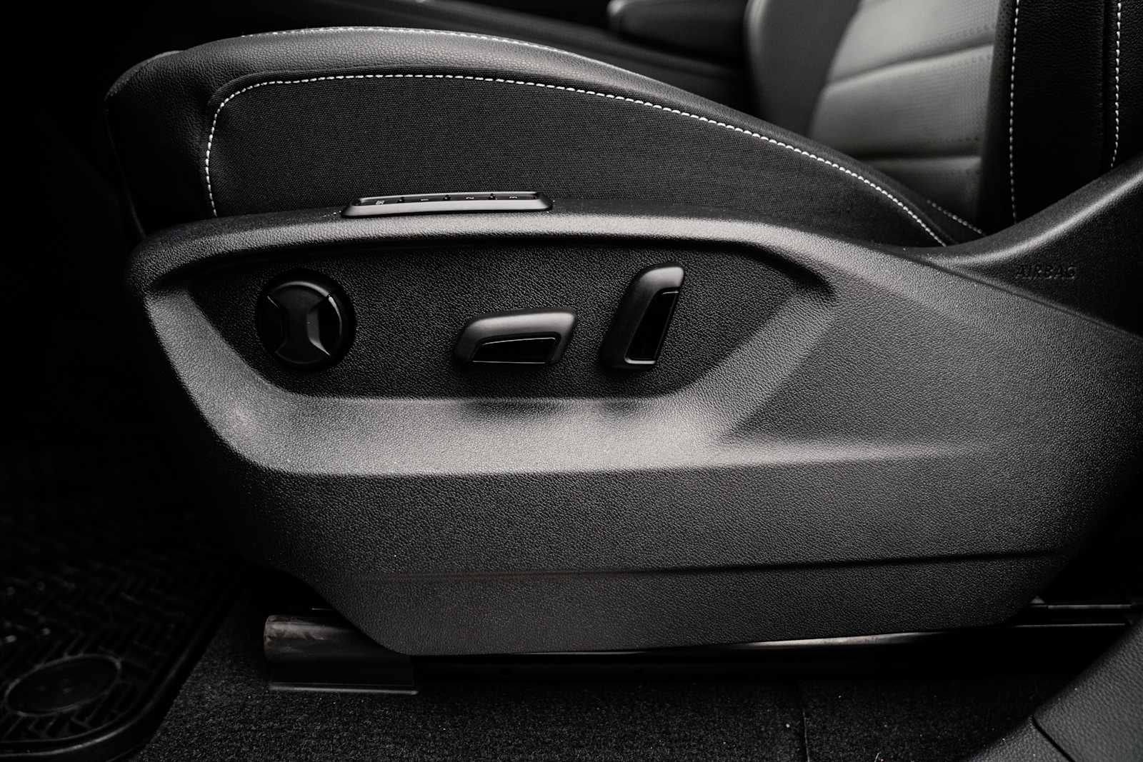 2026 Volkswagen Atlas Cross Sport 2.0T SEL R-Line Black 4MOTION