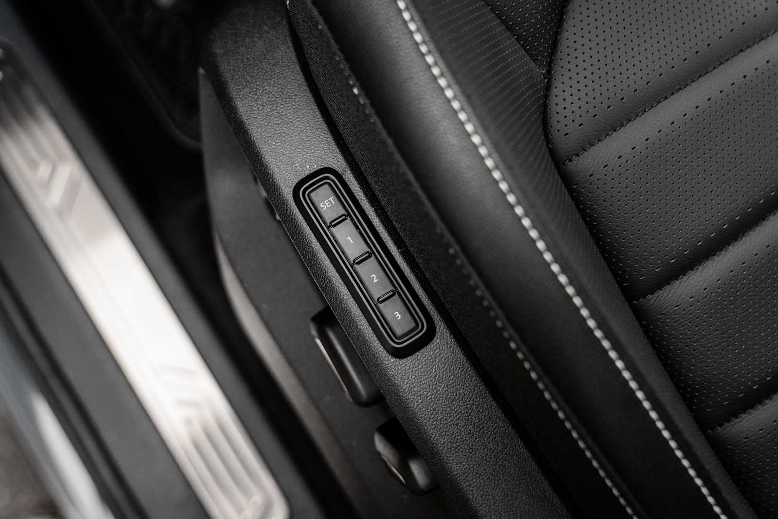 2026 Volkswagen Atlas Cross Sport 2.0T SEL R-Line Black 4MOTION