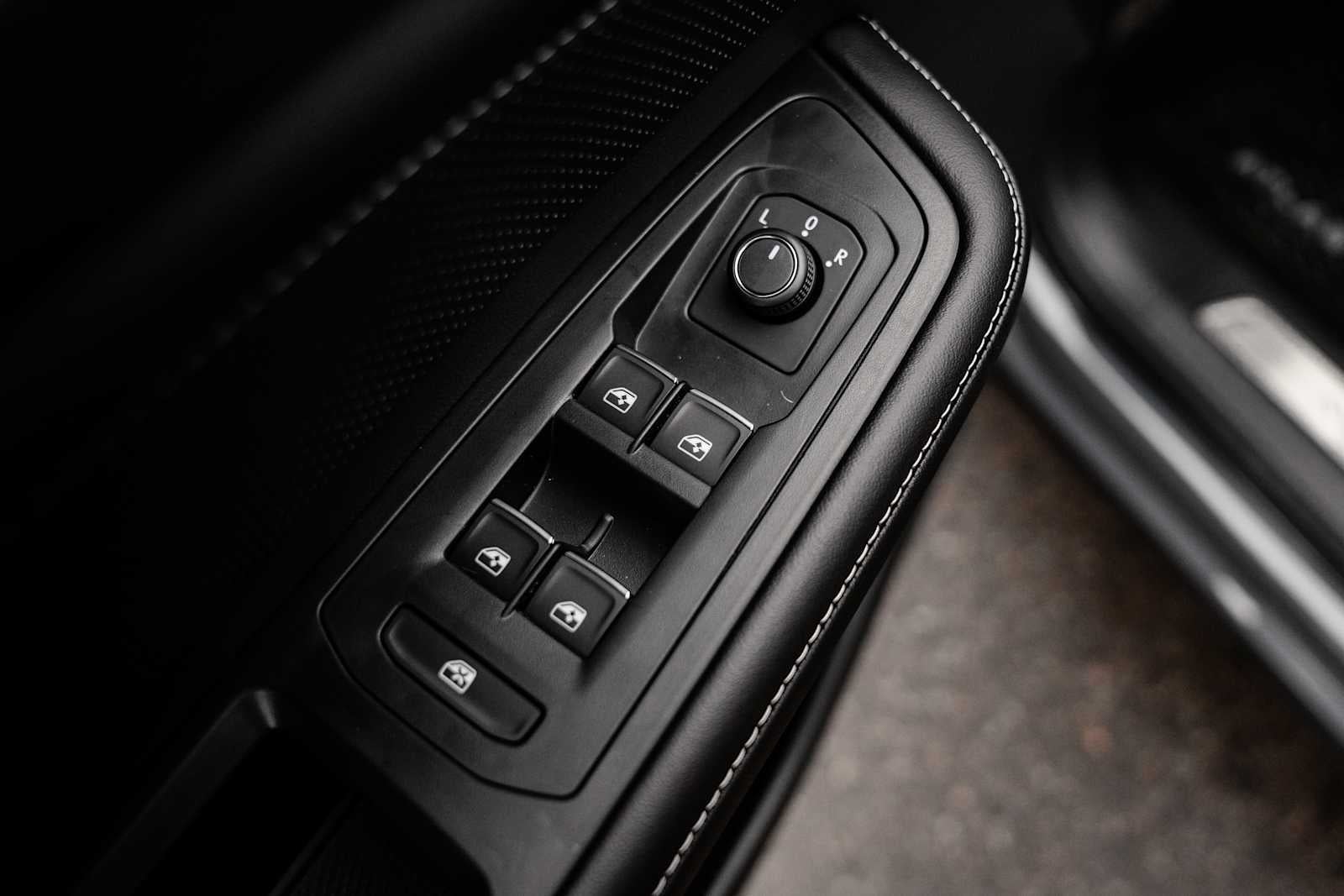 2026 Volkswagen Atlas Cross Sport 2.0T SEL R-Line Black 4MOTION