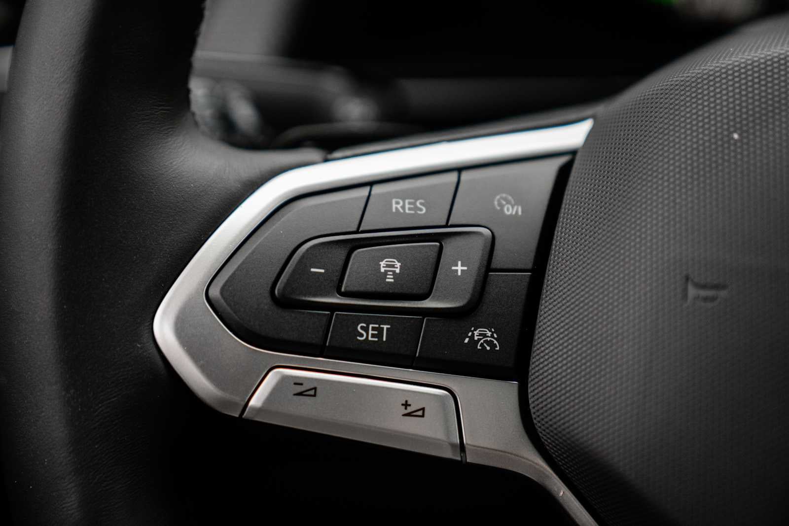 2026 Volkswagen Atlas Cross Sport 2.0T SEL R-Line Black 4MOTION