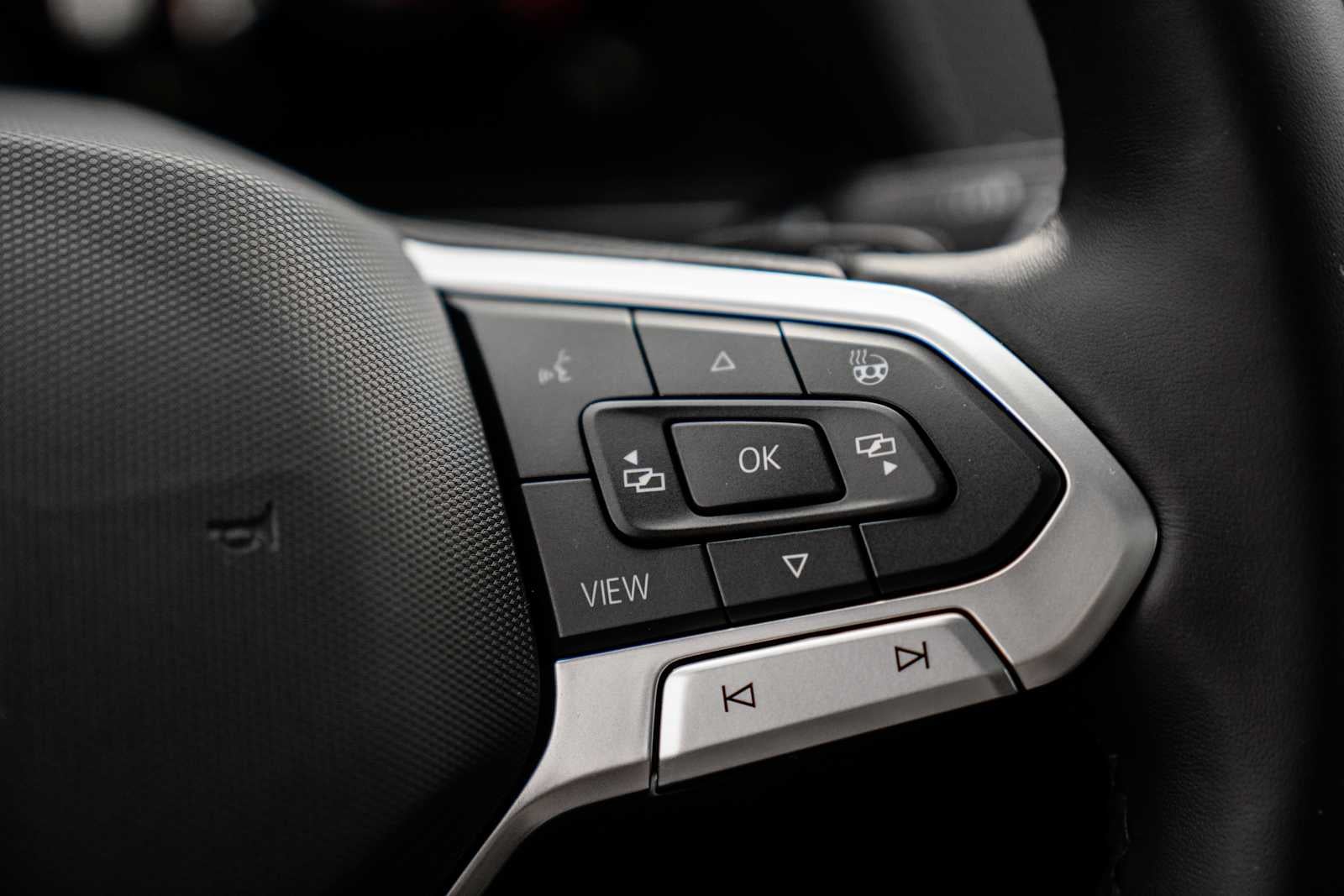 2026 Volkswagen Atlas Cross Sport 2.0T SEL R-Line Black 4MOTION