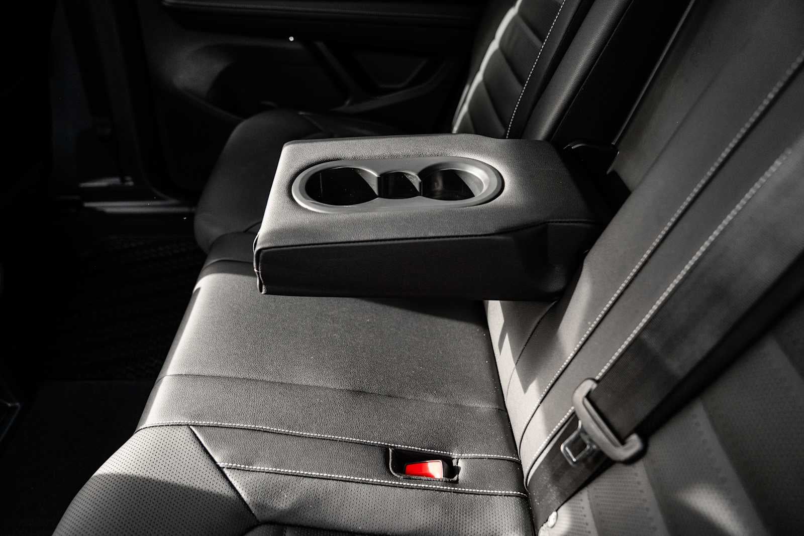 2026 Volkswagen Atlas Cross Sport 2.0T SEL R-Line Black 4MOTION