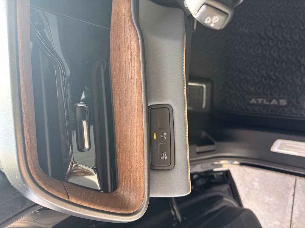 2027 Volkswagen Atlas SEL R-Line