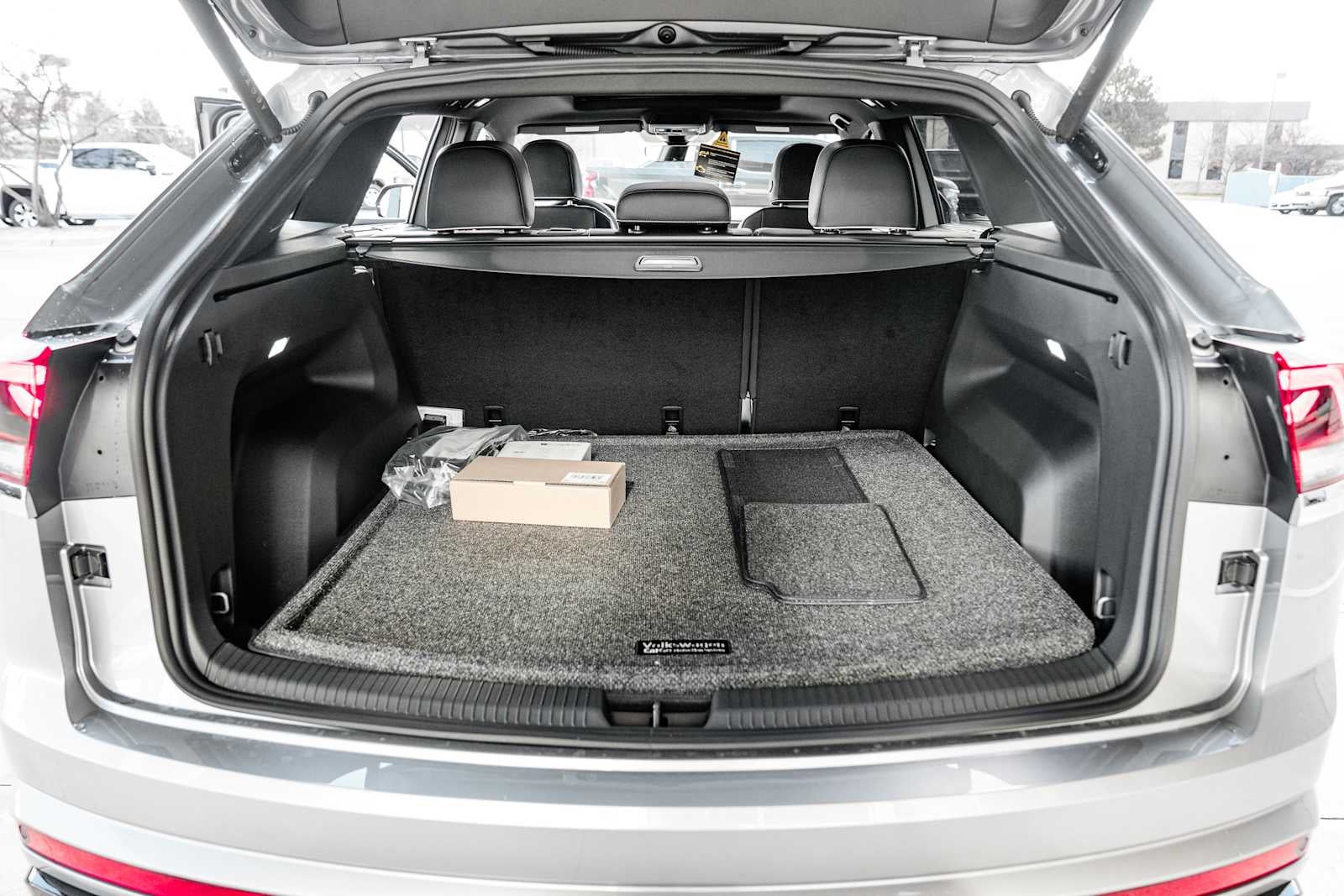 2026 Volkswagen Atlas Cross Sport 2.0T SEL Premium R-Line 4MOTION