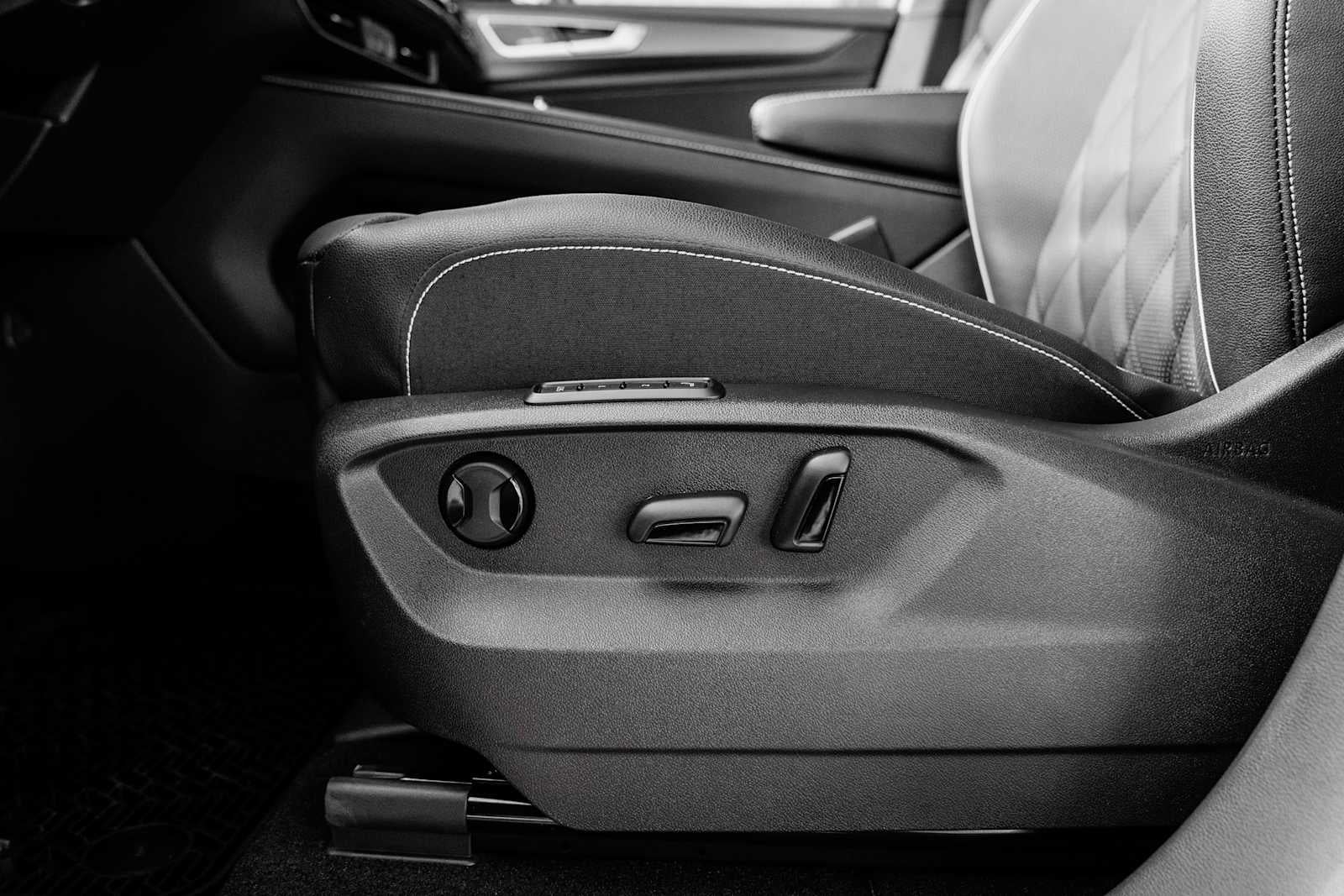 2026 Volkswagen Atlas Cross Sport 2.0T SEL Premium R-Line 4MOTION