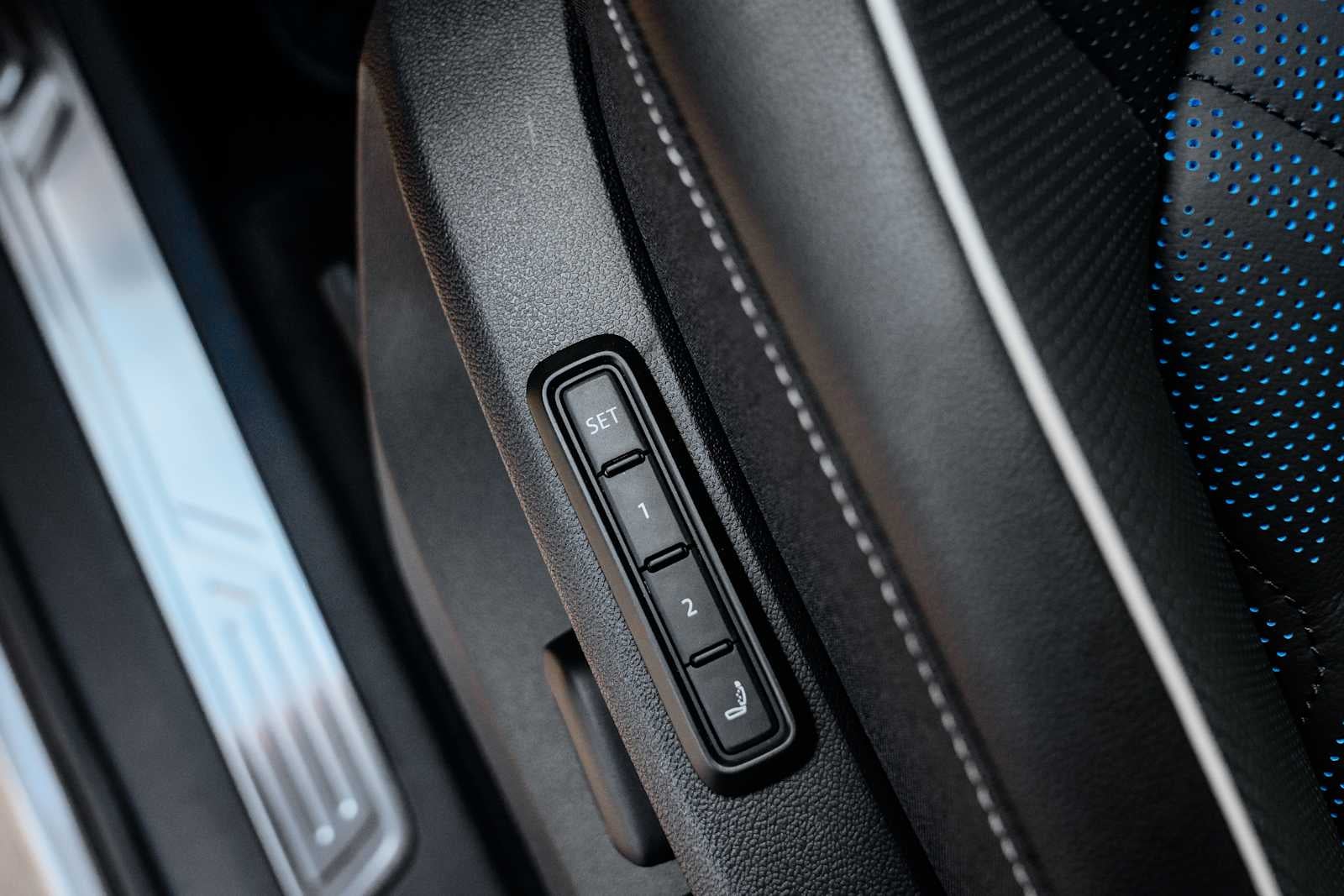 2026 Volkswagen Atlas Cross Sport 2.0T SEL Premium R-Line 4MOTION