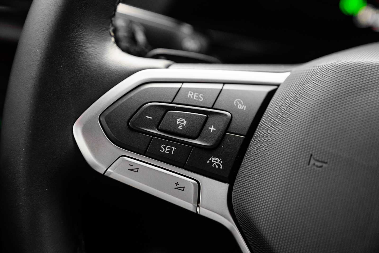 2026 Volkswagen Atlas Cross Sport 2.0T SEL Premium R-Line 4MOTION