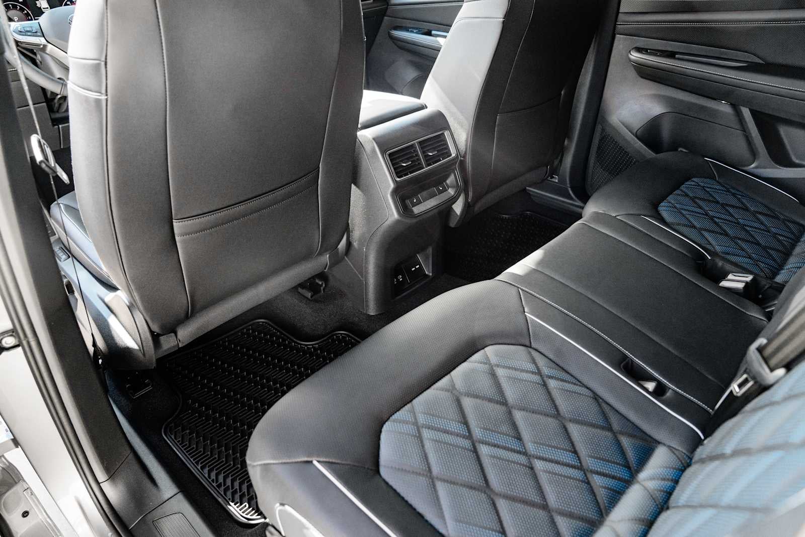 2026 Volkswagen Atlas Cross Sport 2.0T SEL Premium R-Line 4MOTION