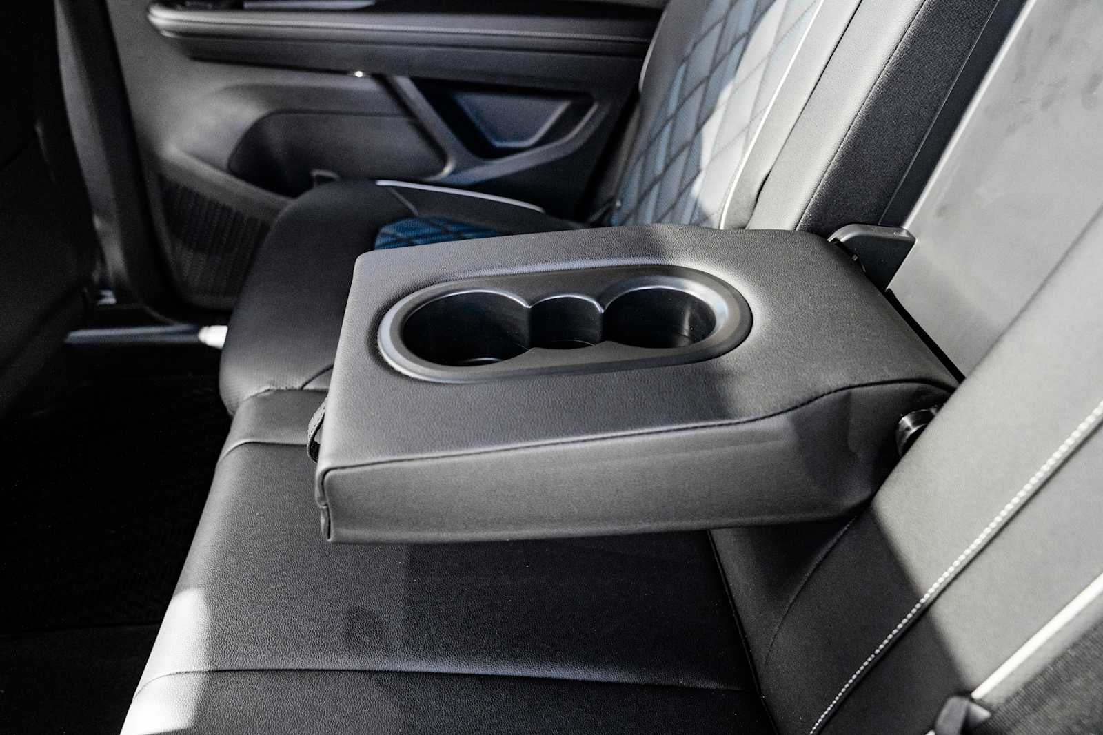 2026 Volkswagen Atlas Cross Sport 2.0T SEL Premium R-Line 4MOTION