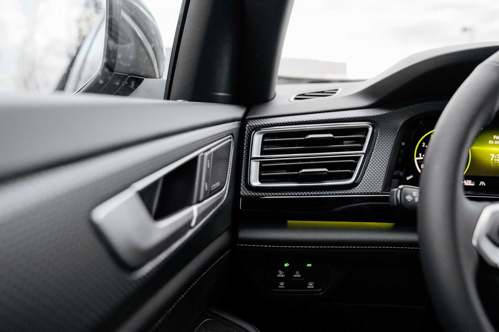 2026 Volkswagen Atlas Cross Sport 2.0T SEL Premium R-Line 4MOTION