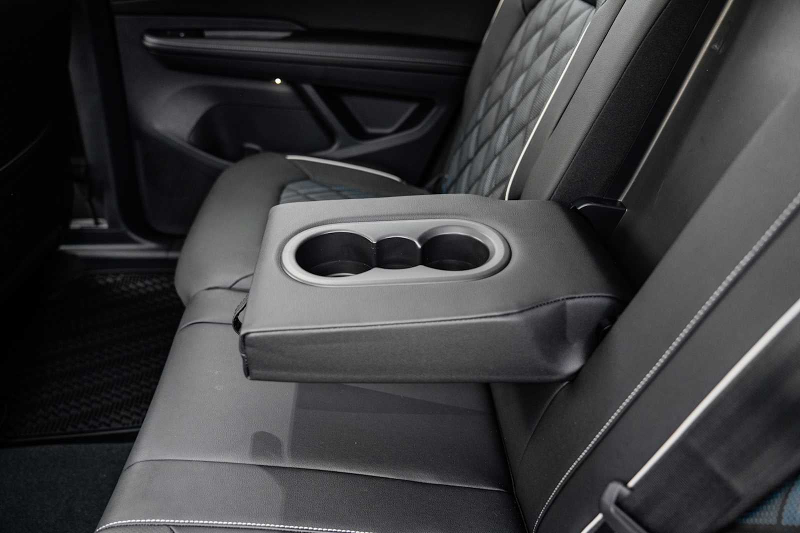 2026 Volkswagen Atlas Cross Sport 2.0T SEL Premium R-Line 4MOTION