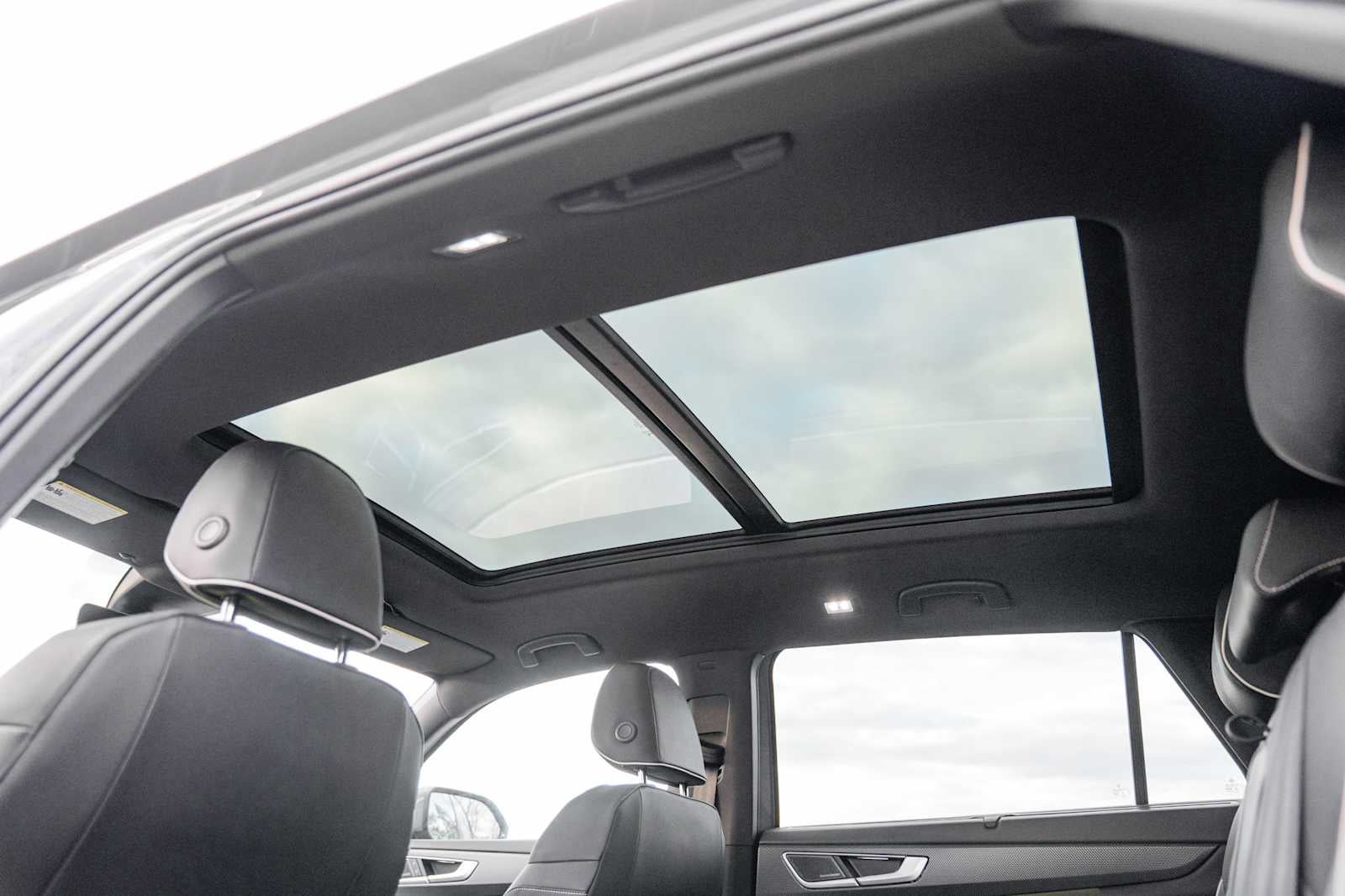 2026 Volkswagen Atlas Cross Sport 2.0T SEL Premium R-Line 4MOTION