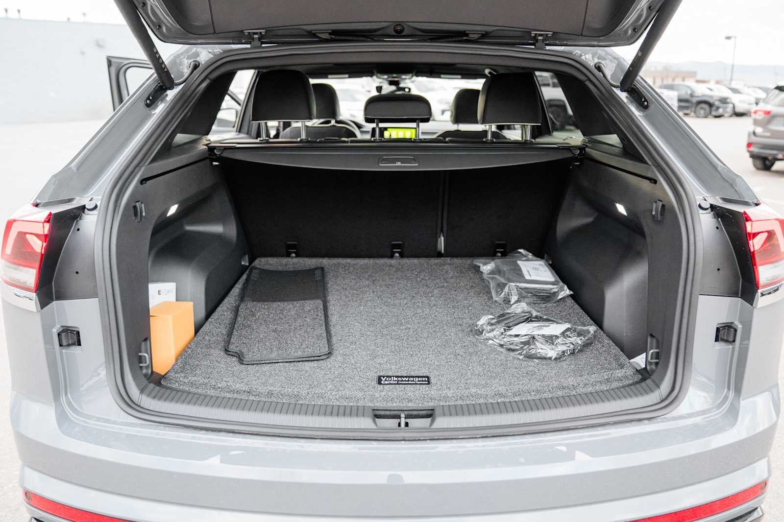 2026 Volkswagen Atlas Cross Sport 2.0T SEL Premium R-Line 4MOTION