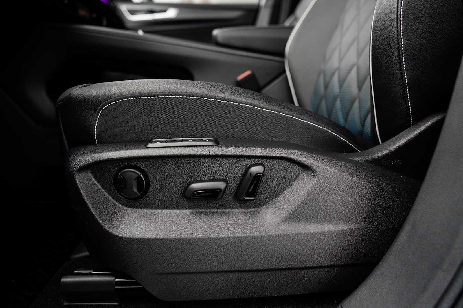 2026 Volkswagen Atlas Cross Sport 2.0T SEL Premium R-Line 4MOTION