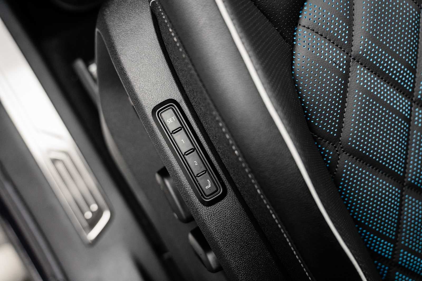 2026 Volkswagen Atlas Cross Sport 2.0T SEL Premium R-Line 4MOTION