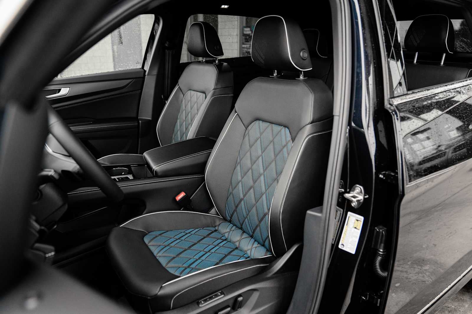 2026 Volkswagen Atlas Cross Sport 2.0T SEL Premium R-Line 4MOTION