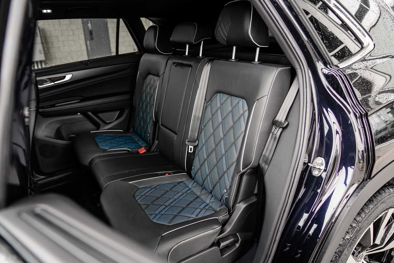 2026 Volkswagen Atlas Cross Sport 2.0T SEL Premium R-Line 4MOTION