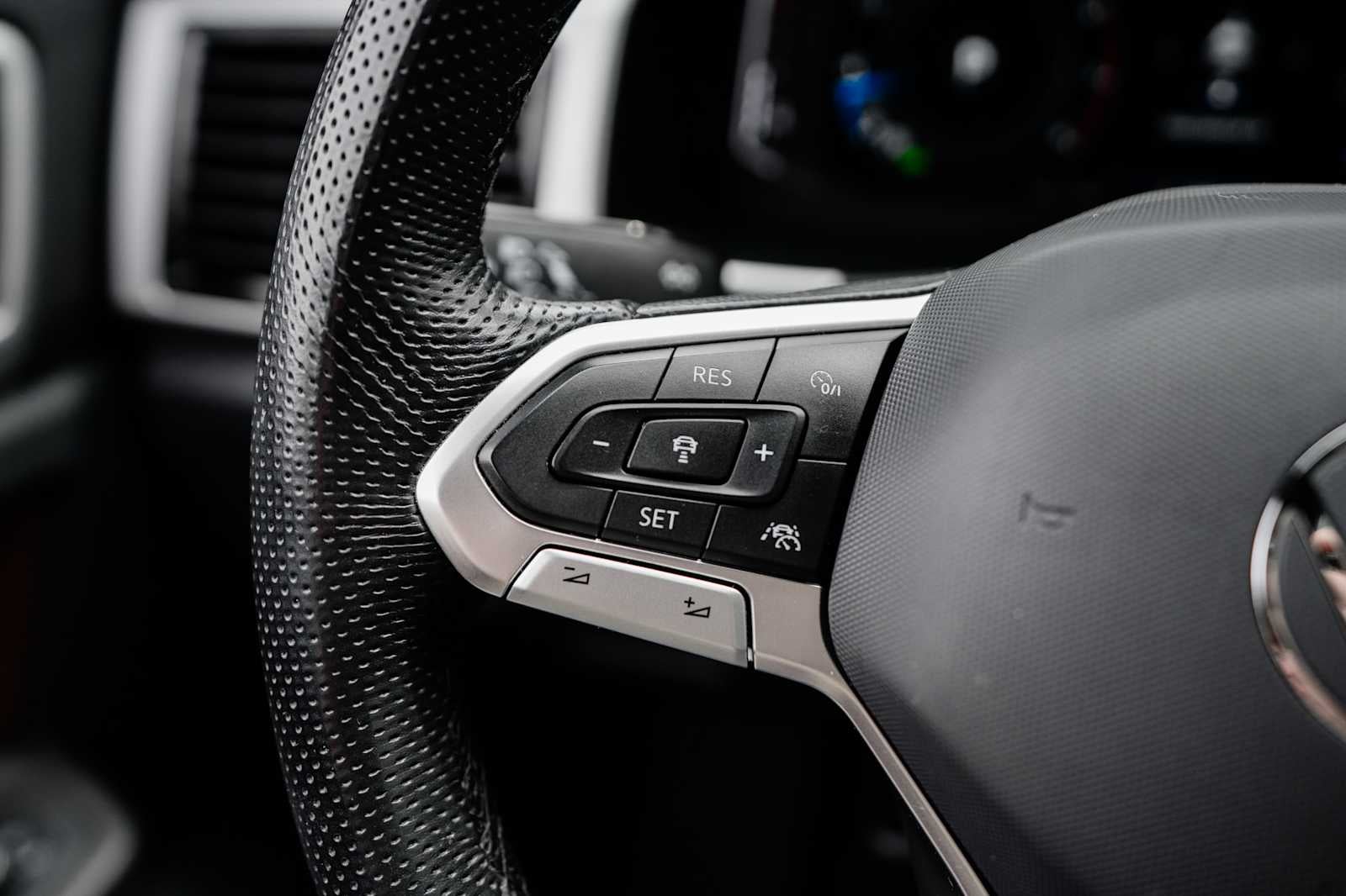 2023 Volkswagen Atlas Cross Sport 3.6L V6 SEL Premium R-Line