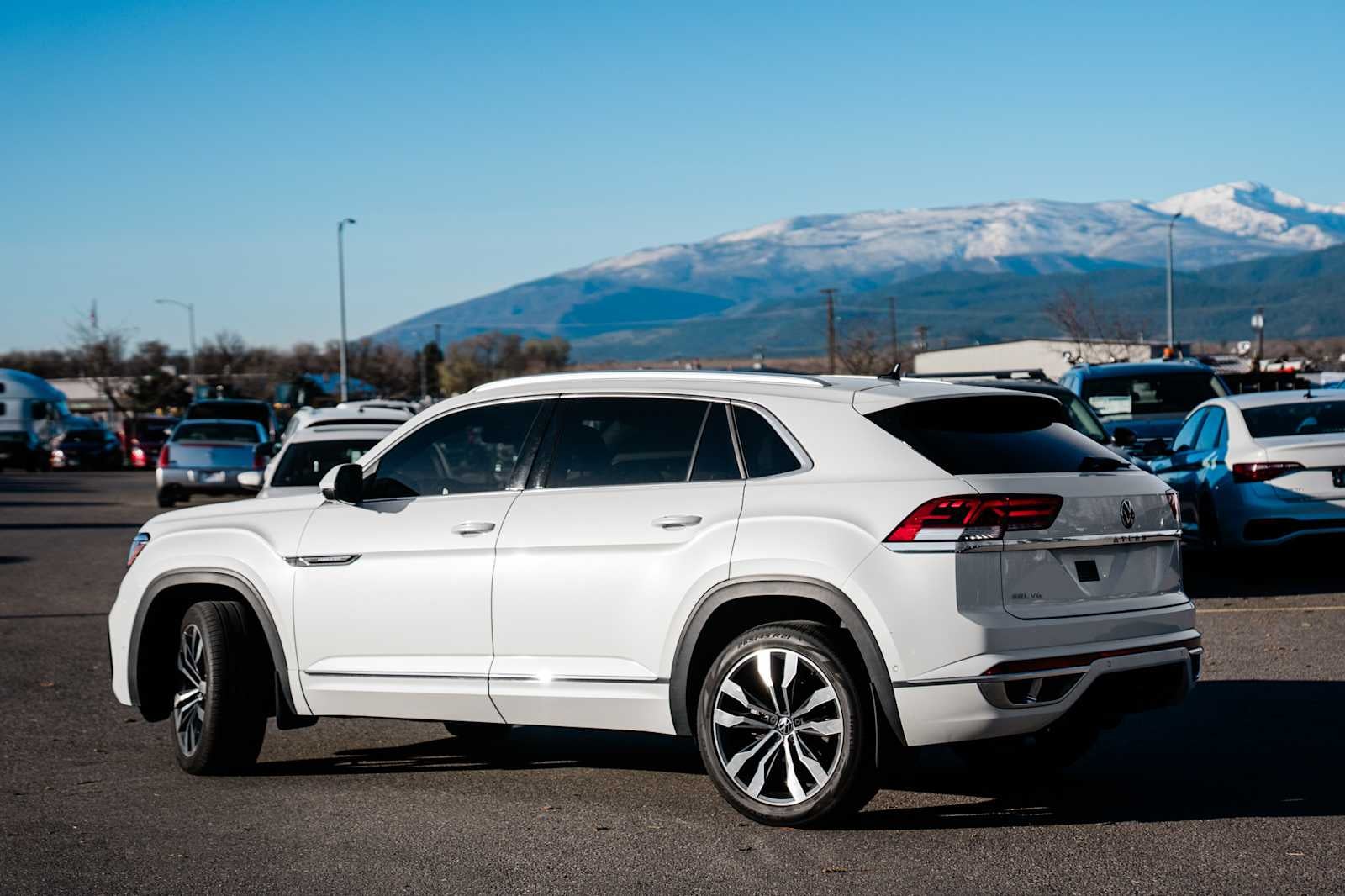 2023 Volkswagen Atlas Cross Sport 3.6L V6 SEL Premium R-Line
