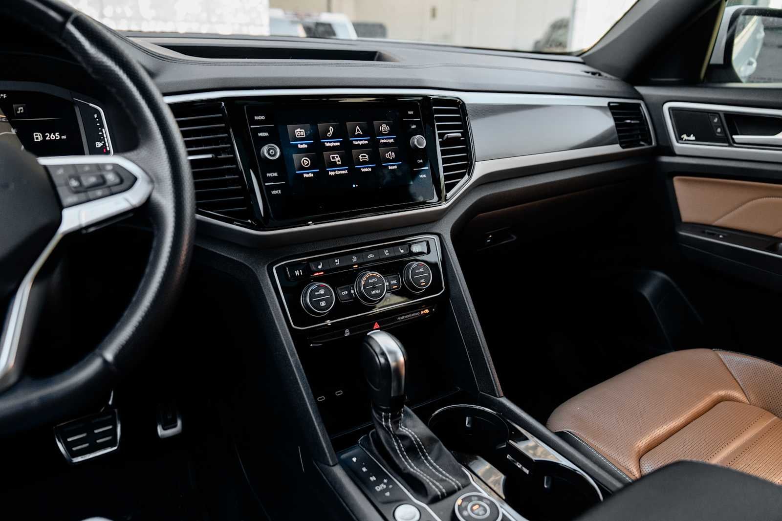2023 Volkswagen Atlas Cross Sport 3.6L V6 SEL Premium R-Line