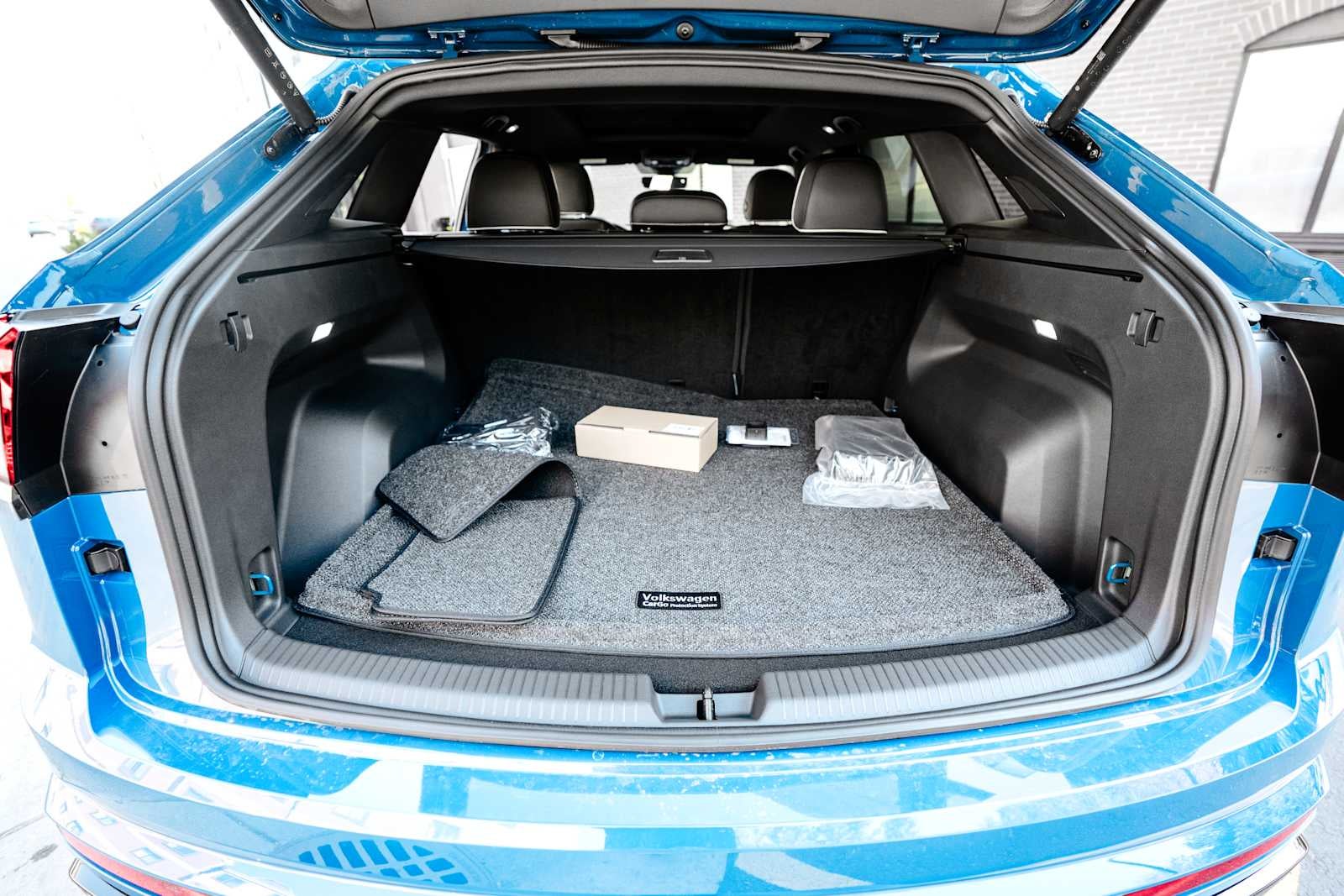 2025 Volkswagen Atlas Cross Sport 2.0T SEL Premium R-Line