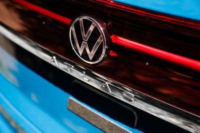 2025 Volkswagen Atlas Cross Sport 2.0T SEL Premium R-Line