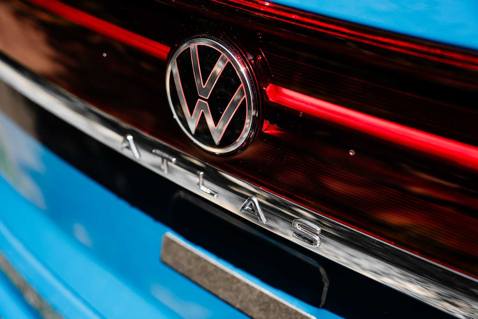 2025 Volkswagen Atlas Cross Sport 2.0T SEL Premium R-Line