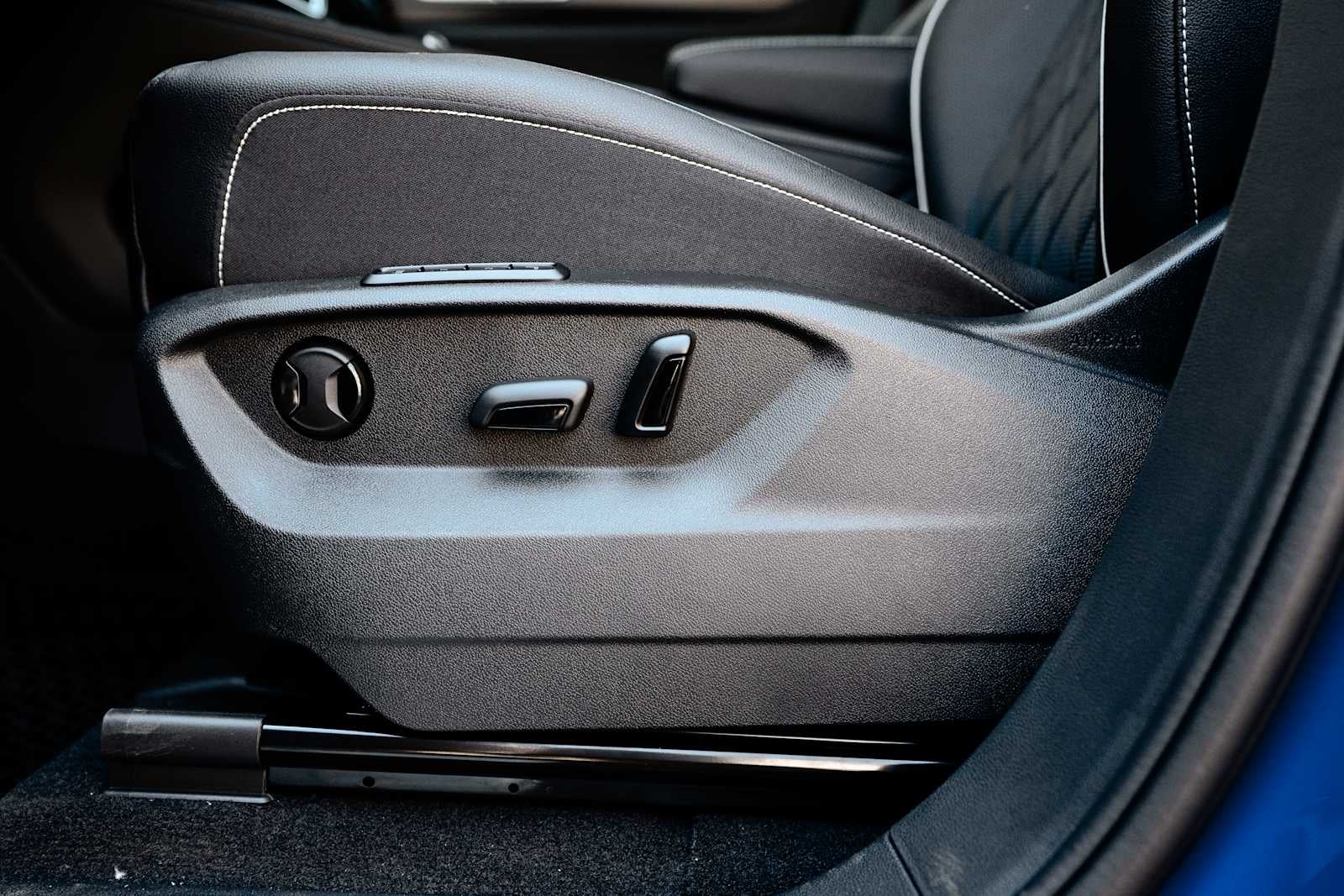 2025 Volkswagen Atlas Cross Sport 2.0T SEL Premium R-Line