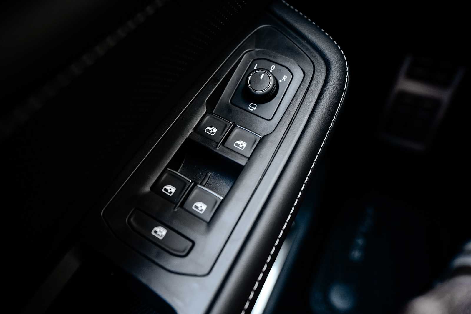 2025 Volkswagen Atlas Cross Sport 2.0T SEL Premium R-Line