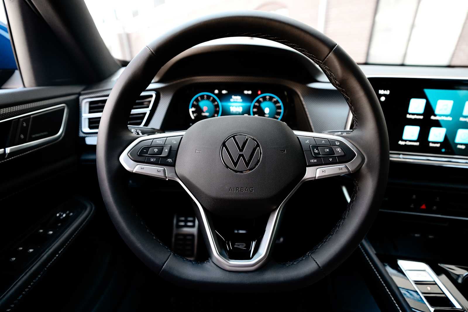 2025 Volkswagen Atlas Cross Sport 2.0T SEL Premium R-Line