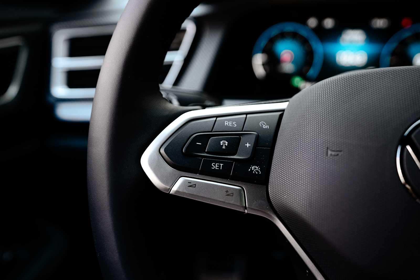 2025 Volkswagen Atlas Cross Sport 2.0T SEL Premium R-Line